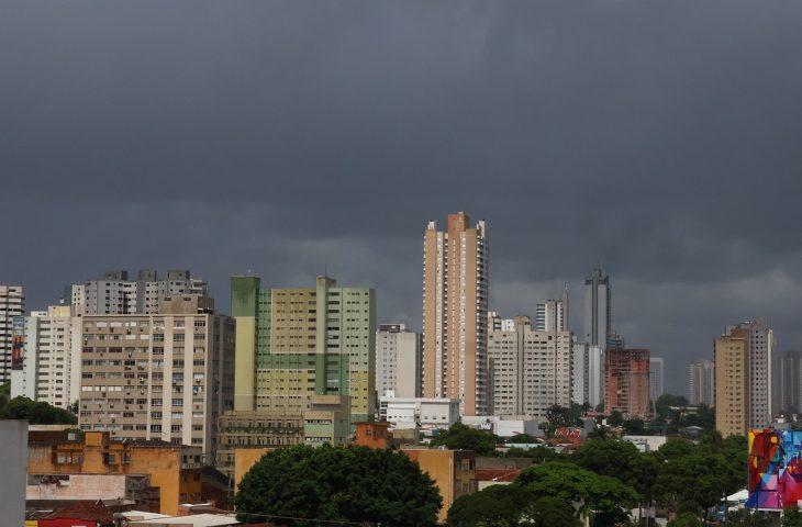 Quinta-feira tem previsão de chuva moderada em diferentes regiões do Estado.