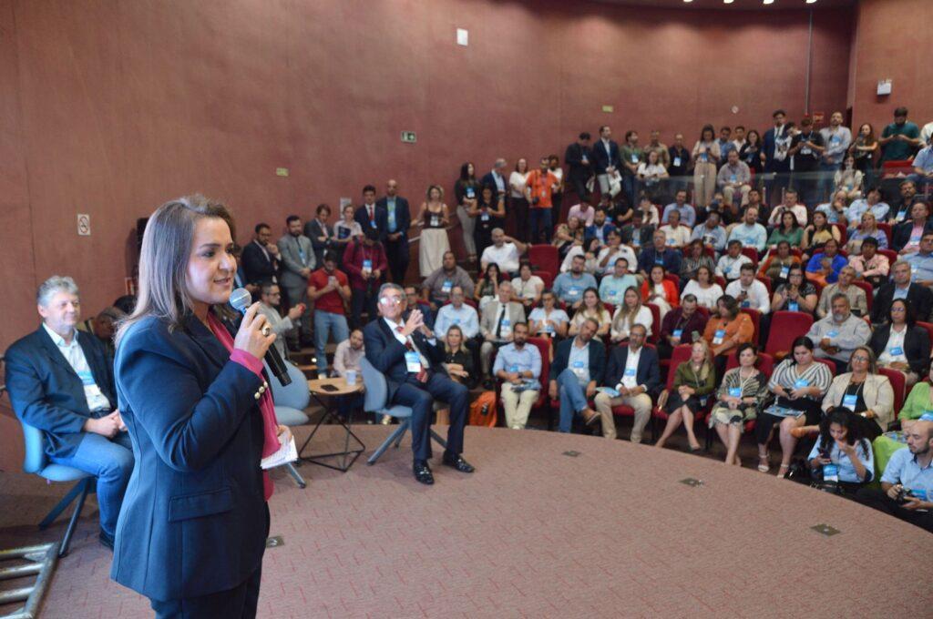 Prefeita Adriane reforça papel de Campo Grande na transformação logística da Rota Bioceânica em Encontro Internacional.